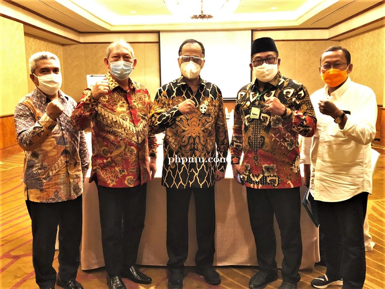 Menhub Serahkan KMP Bahtera Nusantara 02 Kepada Gubernur Maluku