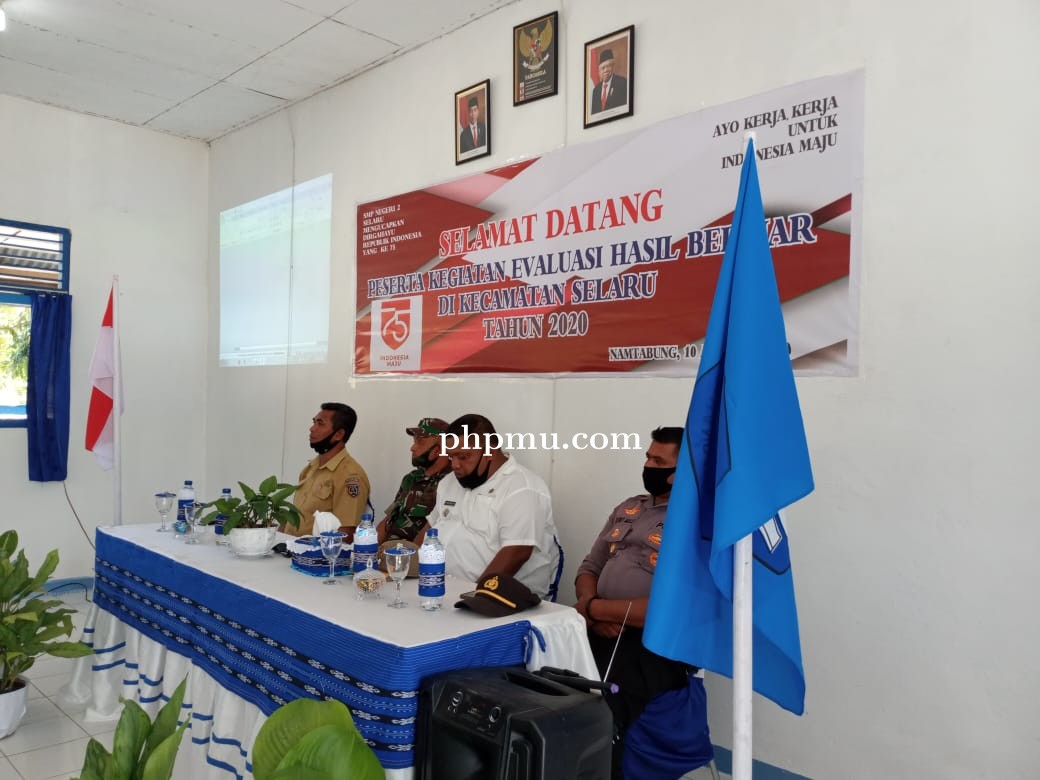 Camat Evaluasi Program Pendidikan di Kecamatan Selaru 