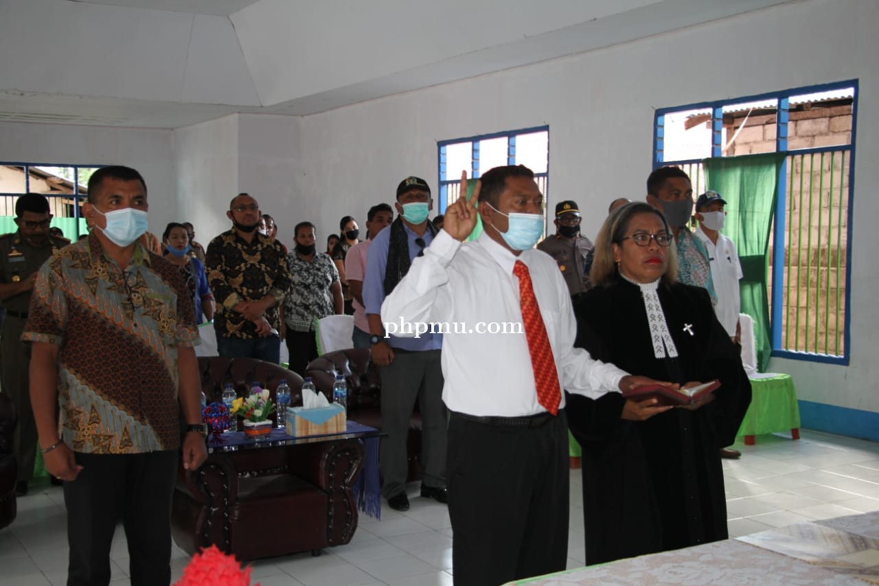 Bupati Fatlolon Lantik Lukas Luturmas jadi Kepala Puskesmas Tutukembong