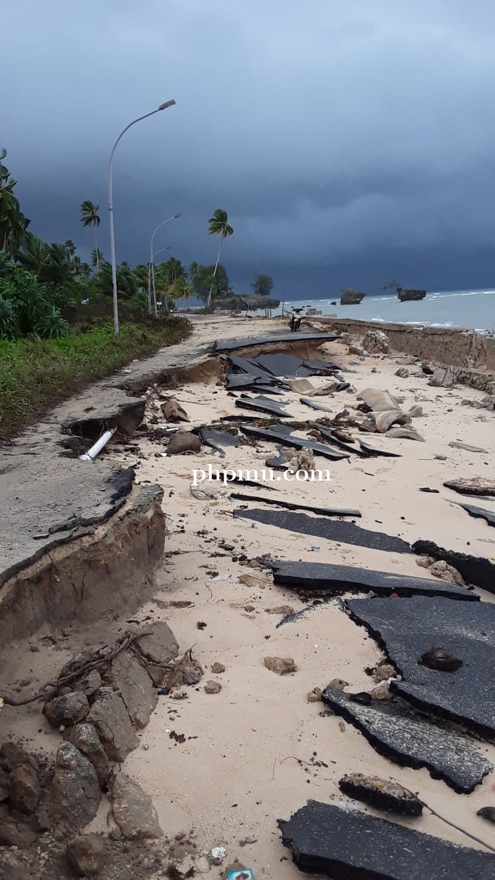 Jalan Desa Wangel Putus 200 Meter Akibat Abrasi
