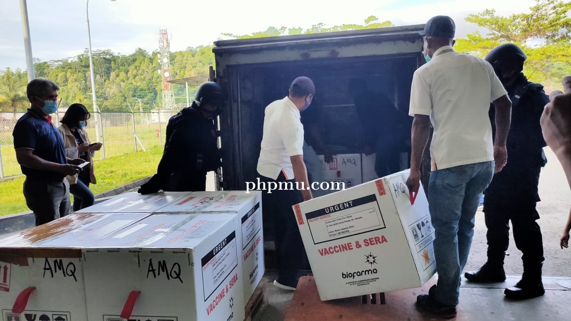 Polda Maluku Amankan Vaksin Covid-19 yang Tiba di Bandara Pattimura