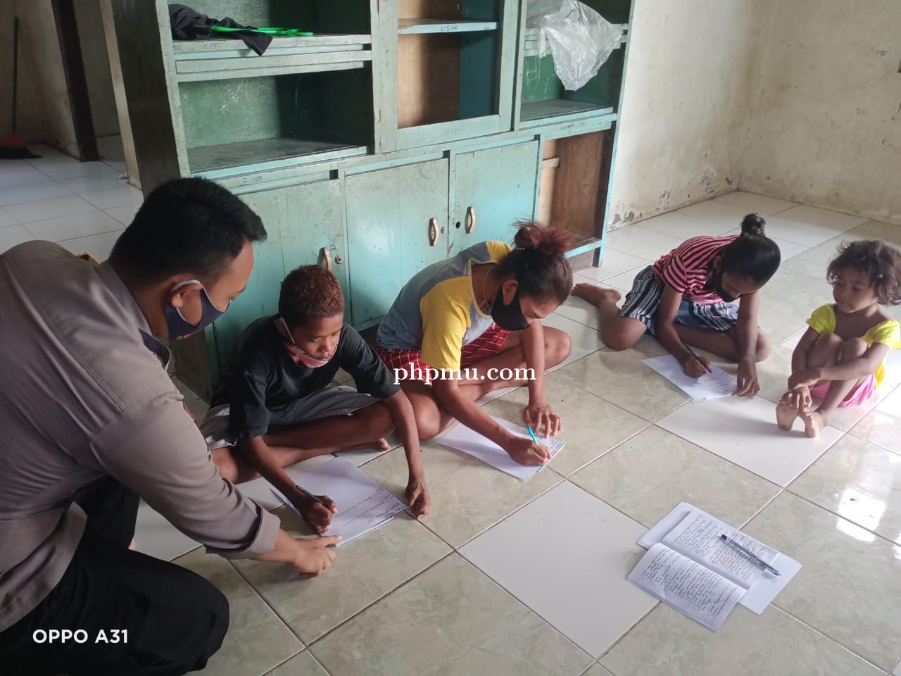 Bhabinkamtibmas Di Ajari Siswa Amali Pancasila