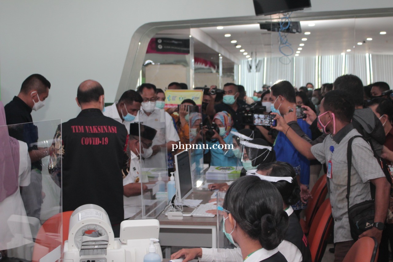 Karo Ops Ikut Vaksin Covid-19 Wakili Kapolda Maluku