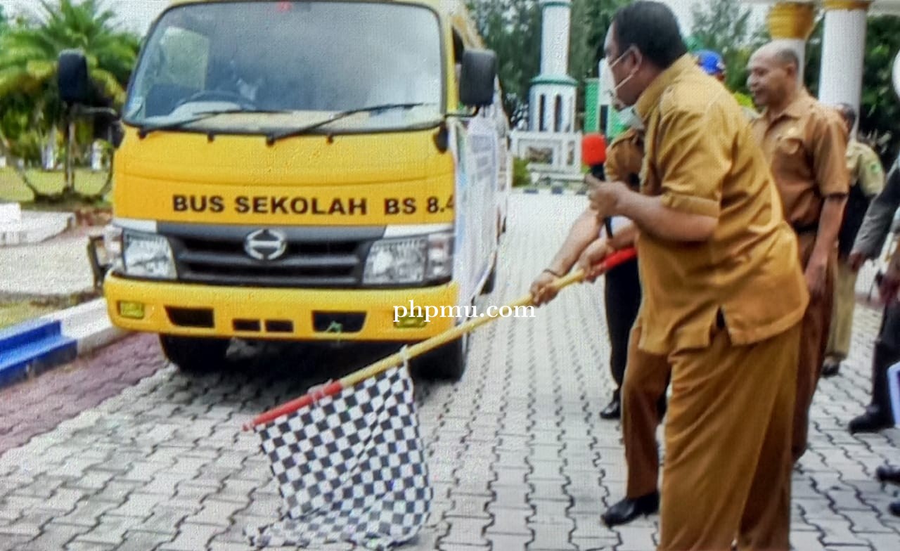 Pemkot Tual Launching Operasional Bus Sekolah