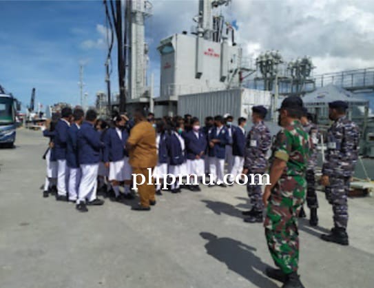 Siswa SMA Yos Sudarso Wisata Edukasi Di KRI Tarakan-905