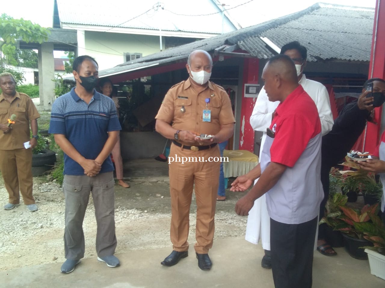 Camat Resmikan Kantor JNE Langgur