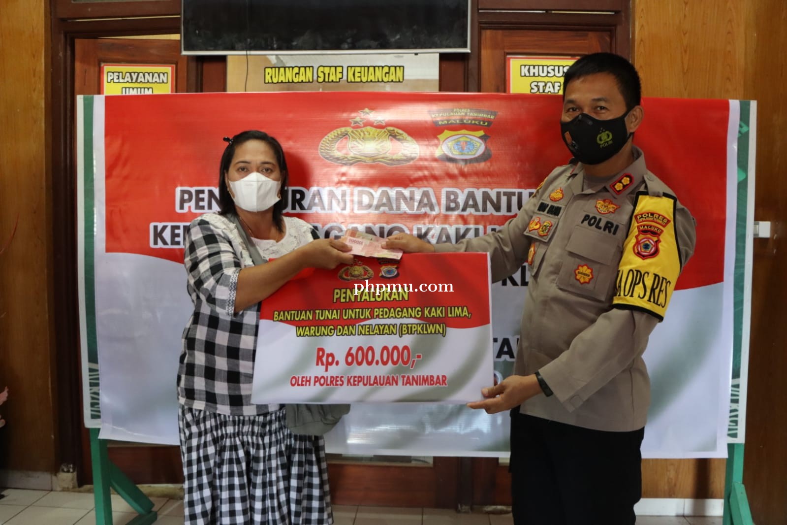 PKL, Pemilik Warung dan Nelayan Tanimbar Terima Bantuan Tunai Pemerintah